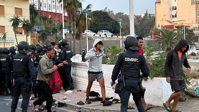 El Gobierno cree que el traslado de los 1.700 migrantes ha salido bien pese a lo difícil que era