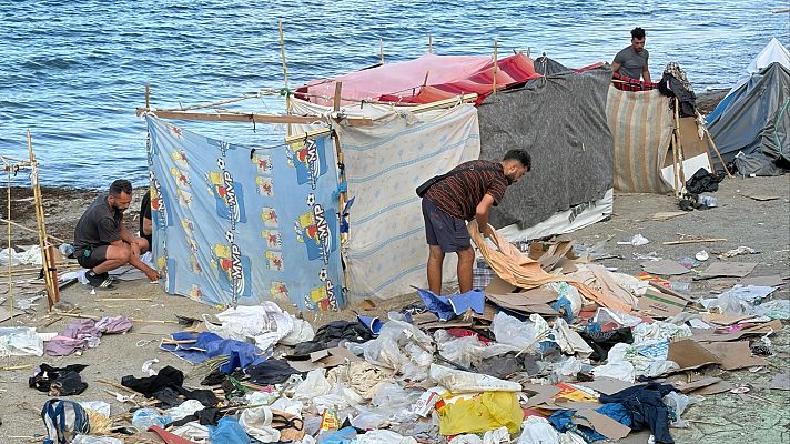 Telediario Fin de Semana - Primera noche bajo techo para los 1.700 migrantes que consiguieron plaza en las carpas del puerto de Ceuta