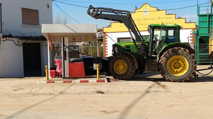 Telediario Fin de Semana - Los agricultores piden ayudas ante el aumento del precio del gasóleo
