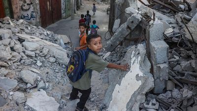 Los ni�os gazat�es regresan a las aulas tras casi tres a�os de interrupci�n bajo los ataques israel�es