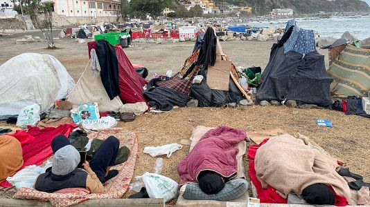 Miles de migrantes permanecen en las calles de Ceuta entre protestas vecinales y los trabajos para habilitar m�s plazas