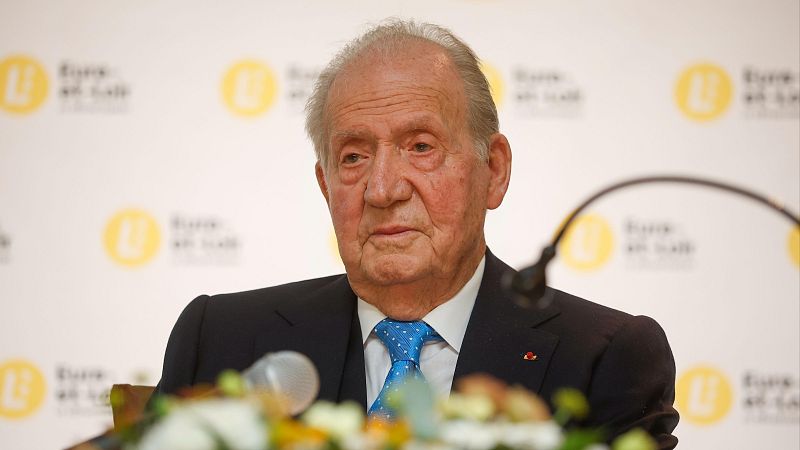 Juan Carlos I recibe un premio por sus memorias, su "último legado"