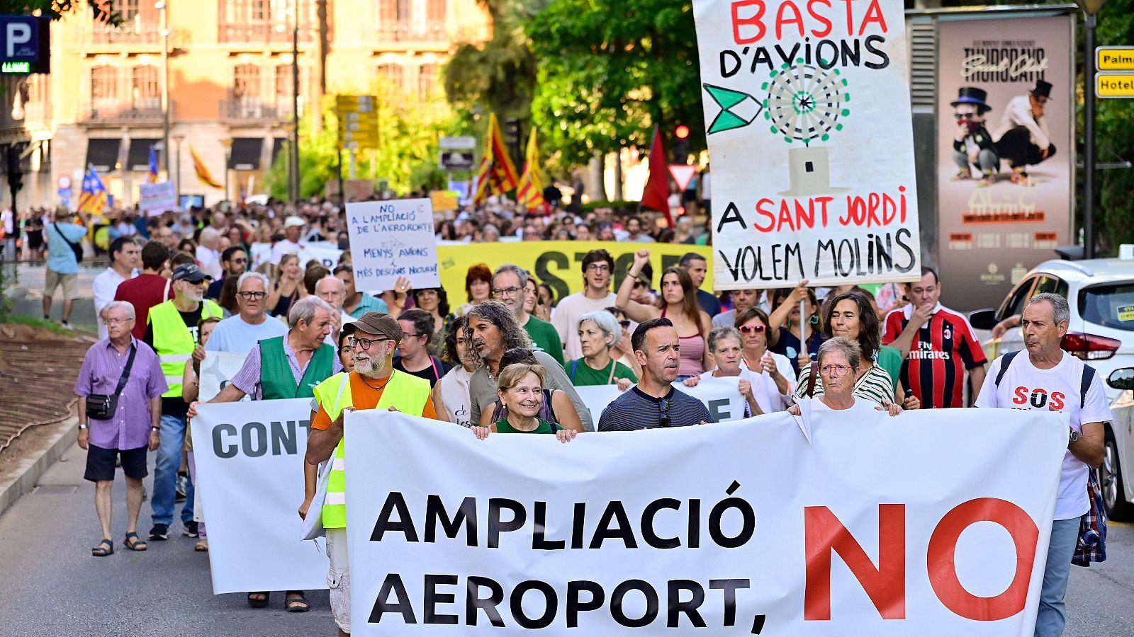 Protesta en Palma contra la ampliación del aeropuerto