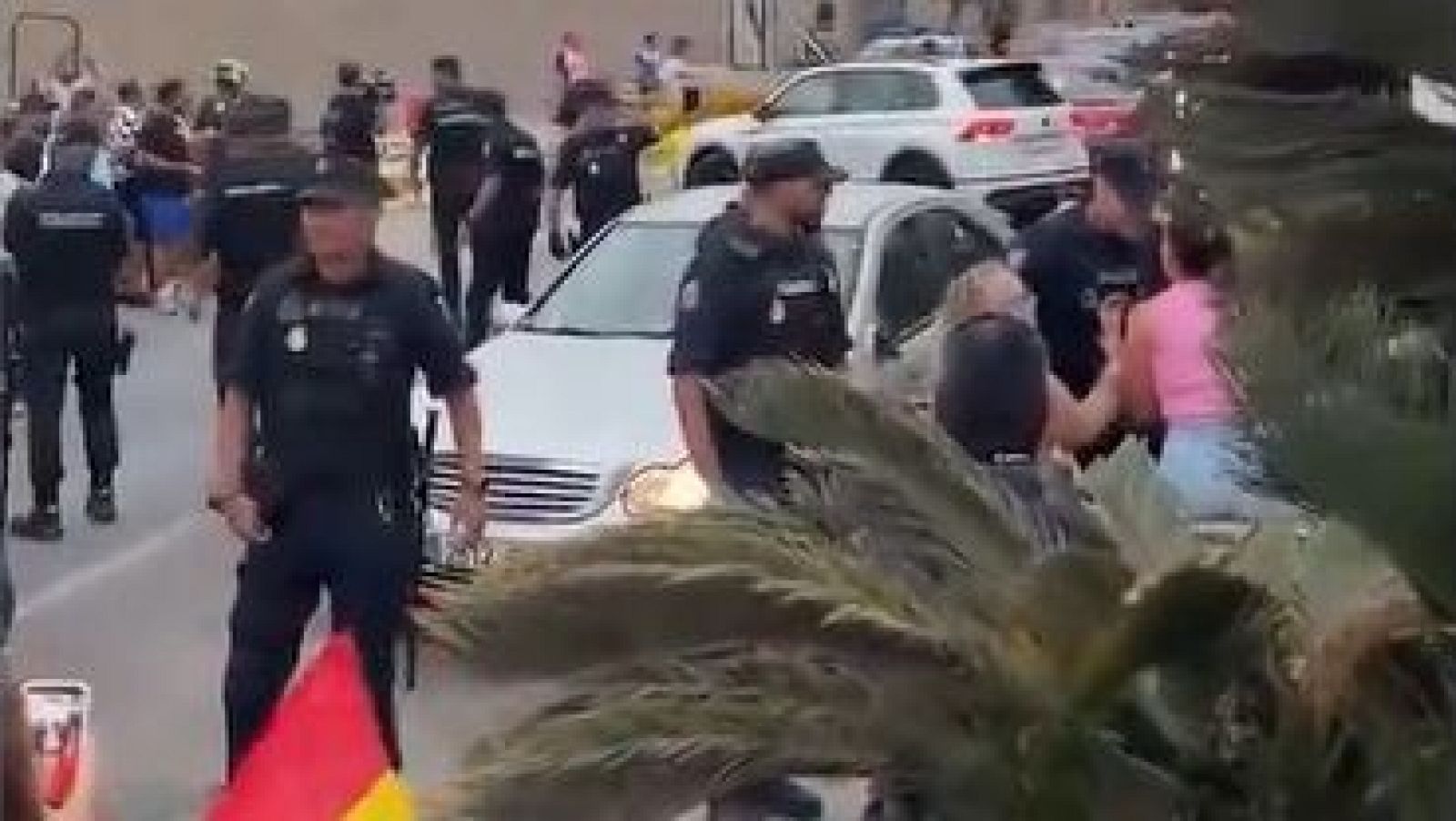Imagen del coche atacado en el puerto de Ceuta