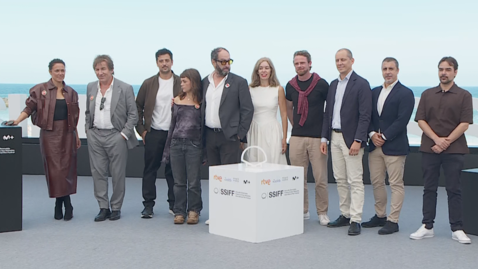 El equipo de "Sacamantecas" durante el photocall en el festival de Cine de San Sebastián