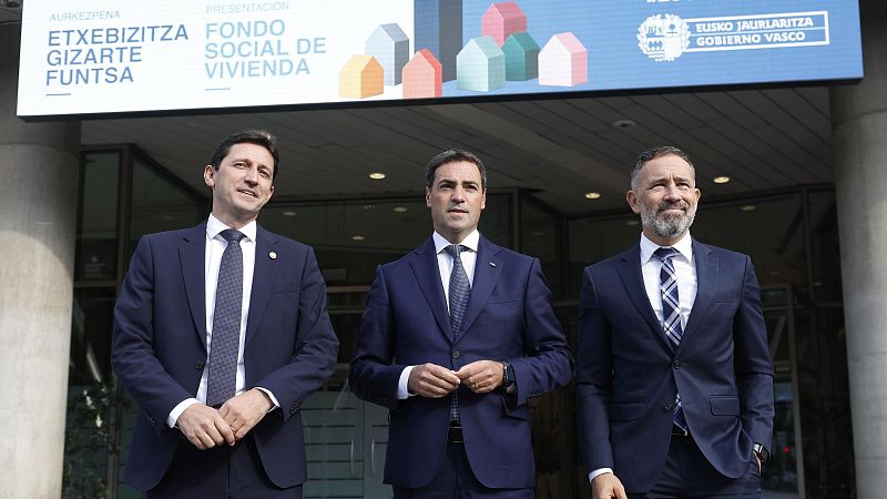 El lehendakari y los consejeros de Vivienda y Hacienda en la presentación del Foro Social de la Vivienda