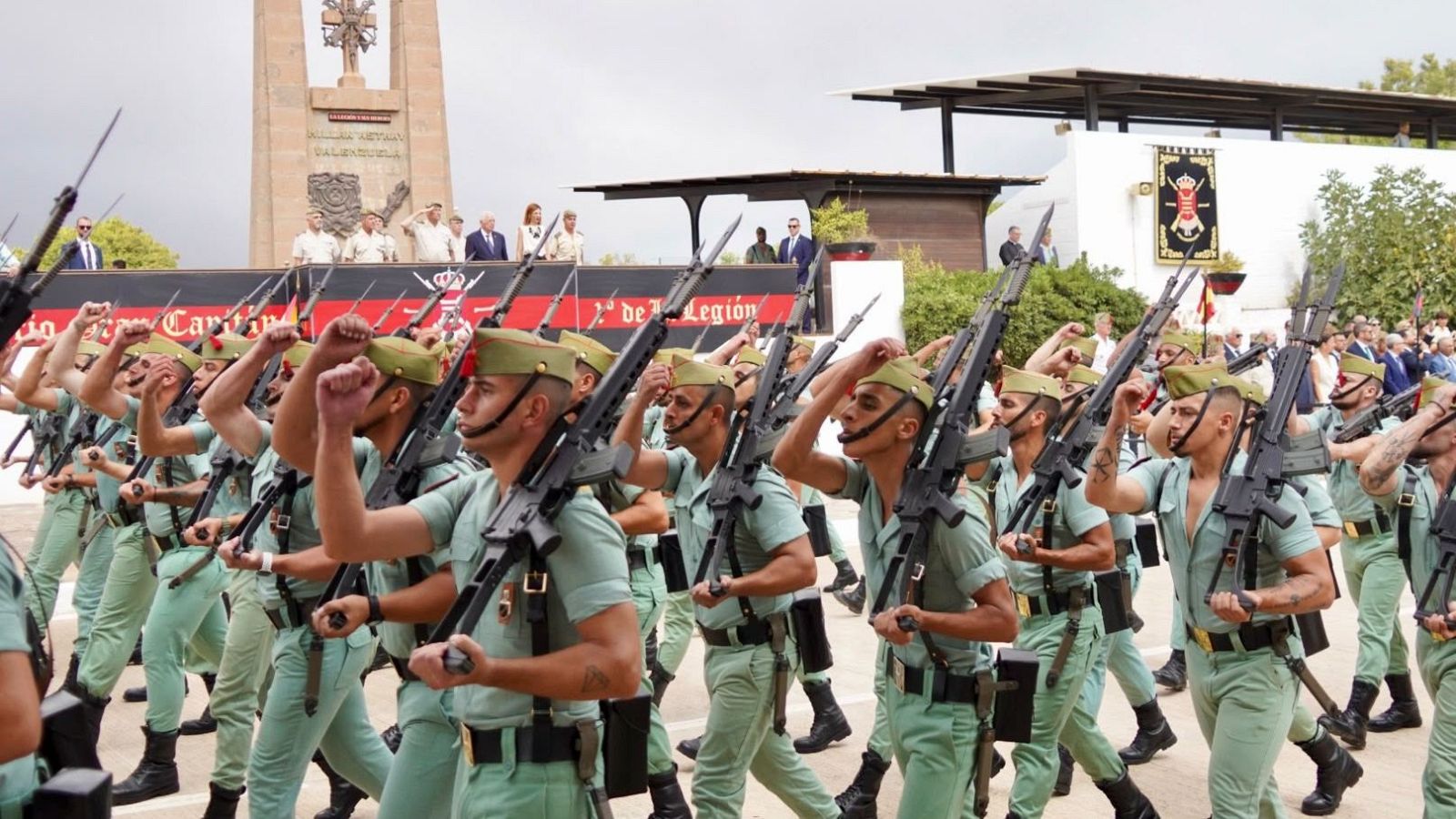 El acto con motivo del 106 aniversario de La Legión finalizó con el desfile de las tropas.