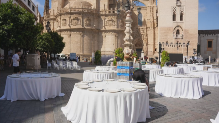 Noticias Andalucía - ¿Espacio público para evento privado? La polémica tras los premios Escaparate frente a la Giralda