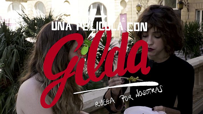 Zoe Bonafonte y Manuela Calle, actrices de 'Ruega por nosotras', se toman una gilda de cine