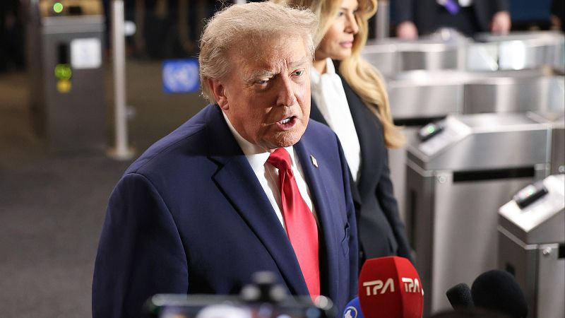 Las grandes cadenas estadounidenses rompen el seguimiento continuo a Trump por la censura a los medios vetados