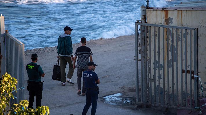 Telediario 2 - Cerca de 7.000 personas regresan voluntariamente de Ceuta a Marruecos