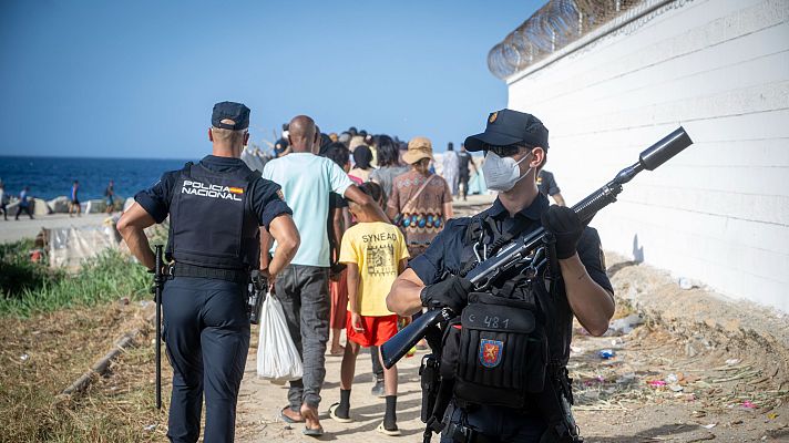Telediario Matinal - El Gobierno refuerza la frontera en Ceuta y Melilla ante los llamamientos para una nueva entrada masiva