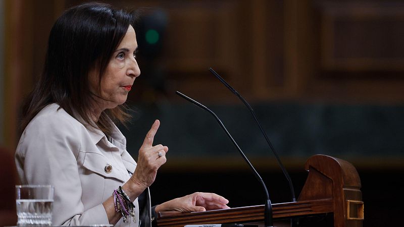 La ministra de Defensa, Margarita Robles durante la sesión de control al Gobierno celebrada este miércoles en el Congreso.