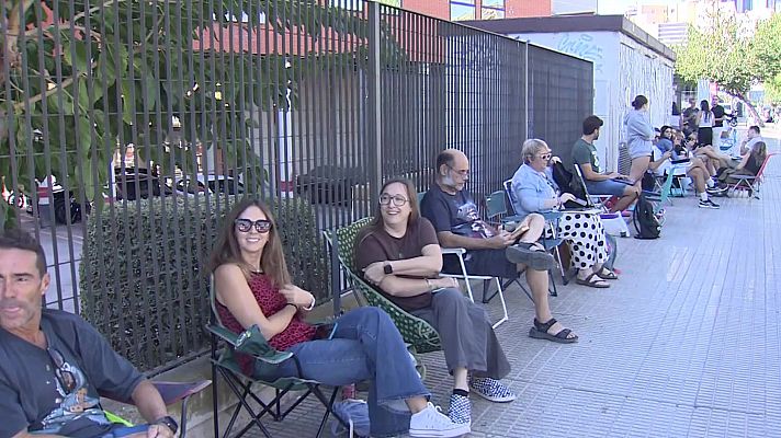 Noticias Murcia - Largas colas en Murcia para comprar las entradas para los conciertos de Arde Bogotá