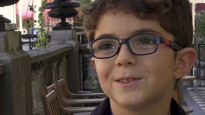 Pablo Cabello, el ni�o que llena de vida 'Arriba Tutto', el debut de Jos� Mota en el Festival de San Sebasti�n