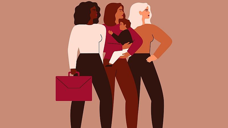 Tres mujeres diversas en ilustración minimalista: profesional con maletín, madre con hijo y mujer empoderada. Fondo beige. Transmiten unidad y fortaleza.