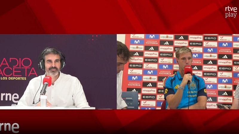 Chema Abad en estudio de RNE y Rodri Hernández en rueda de prensa, cubiertos por RTVE Play.