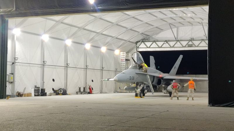 Dos cazas F-18 españoles se activan en Rumanía ante una alerta por drones rusos en la frontera con Ucrania Cazas F-18 en el entrenamiento de salida alpha scramble justo unas pocas horas antes de la misión real para monitorizar drones