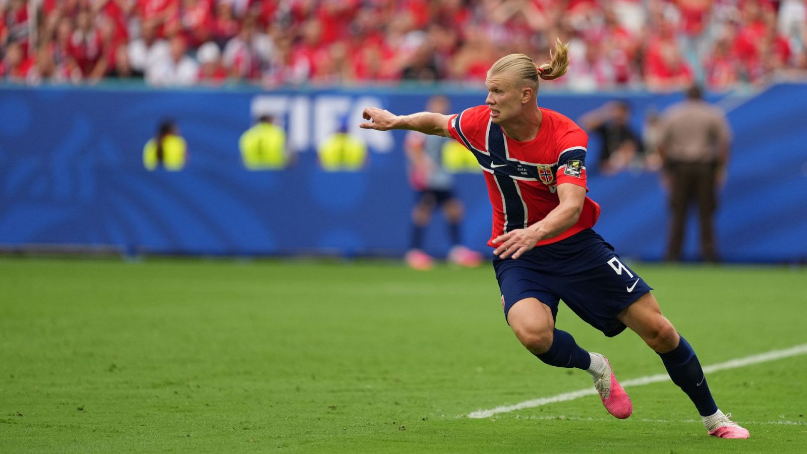 Erling Haaland de Noruega reacciona este sábado, en un partido de cuartos de final del Mundial de la FIFA 2026 entre Noruega e Inglaterra en el estadio Hard Rock en Miami (Estados Unidos)