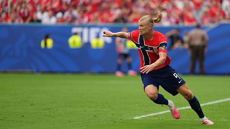Erling Haaland de Noruega reacciona este sábado, en un partido de cuartos de final del Mundial de la FIFA 2026 entre Noruega e Inglaterra en el estadio Hard Rock en Miami (Estados Unidos)