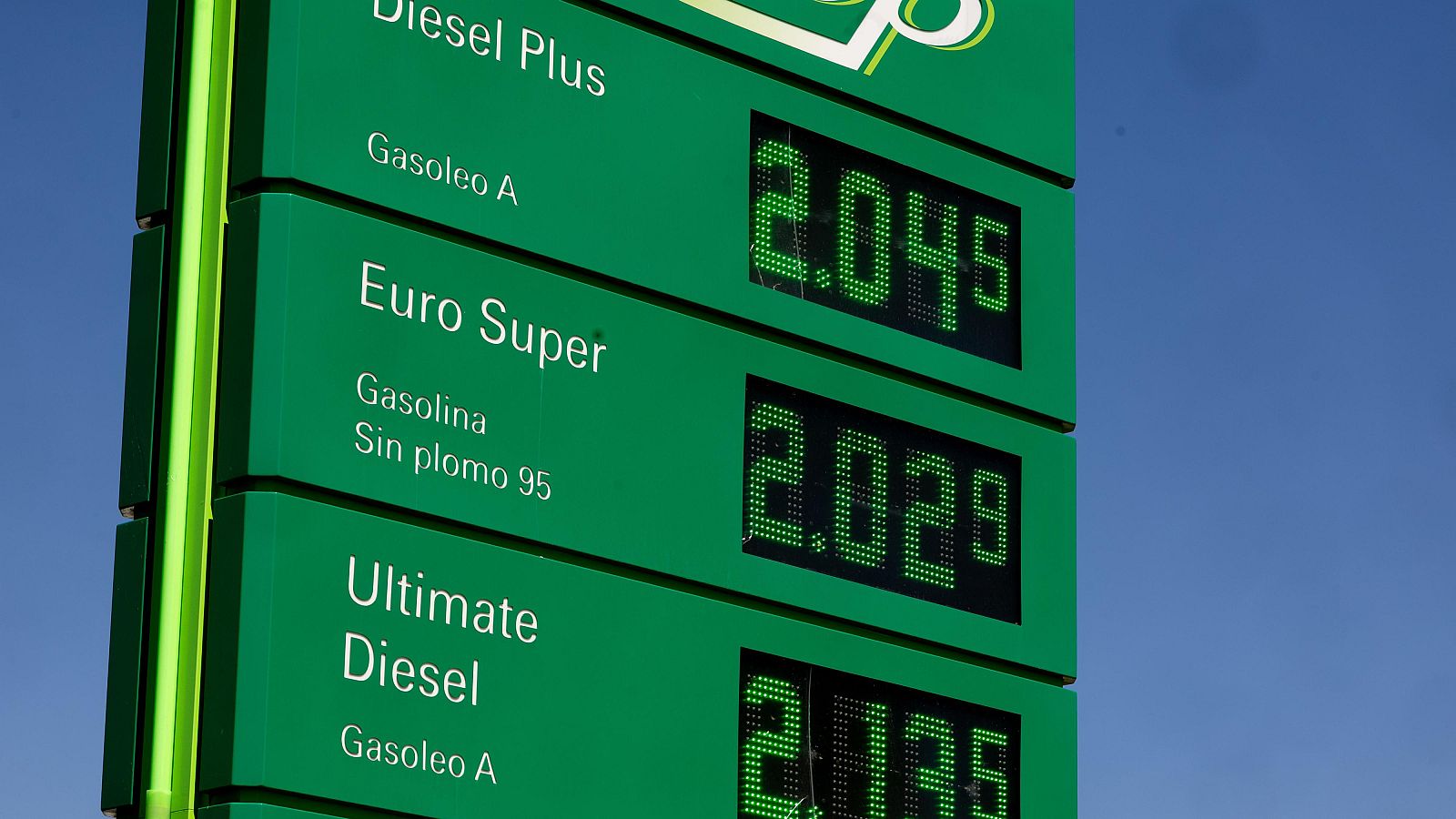 Cartel digital de precios de combustible de BP: Diesel Plus 2.045, Euro Super 2.029, Ultimate Diesel 2.125.