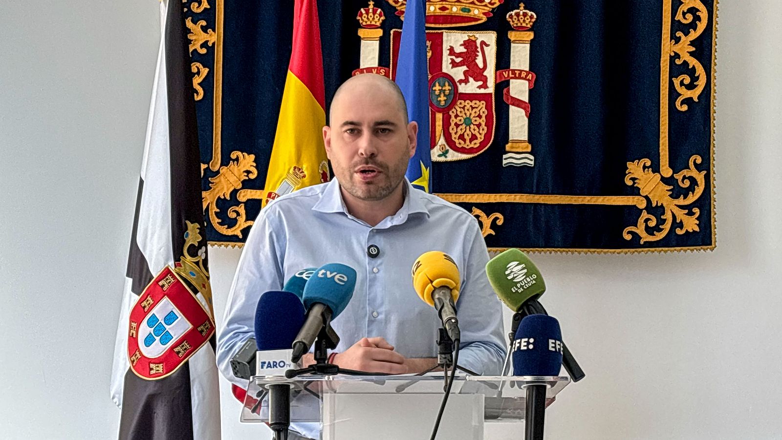 El hasta ahora delegado del Gobierno en Ceuta, Miguel Ángel Pérez Triano, durante una rueda de prensa.