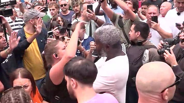Informativo 24h - La acampada de Sol por la vivienda echa al agitador Ndongo al grito de "fuera fascistas"