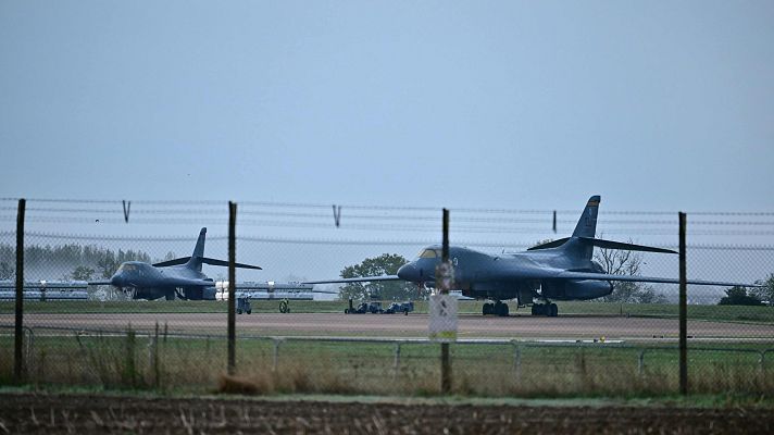 Telediario 1 - Cinco detenidos cerca de una base aérea en Reino Unido