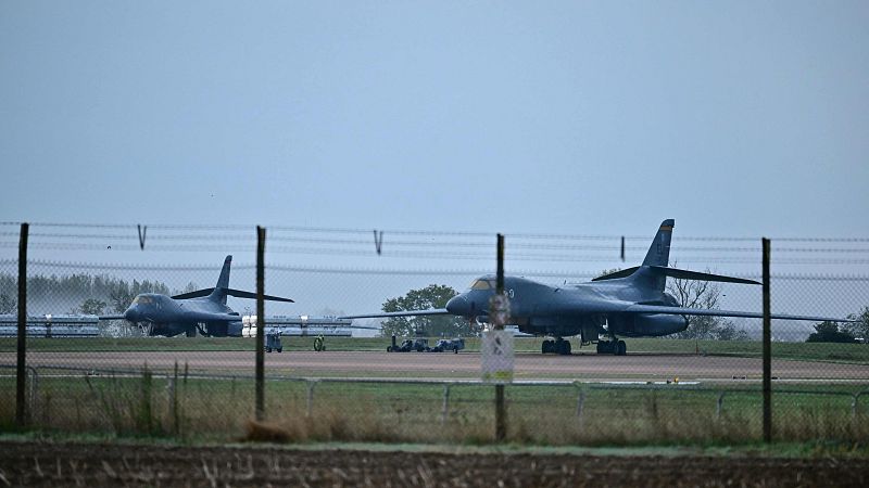 Cinco detenidos cerca de una base aérea en Reino Unido