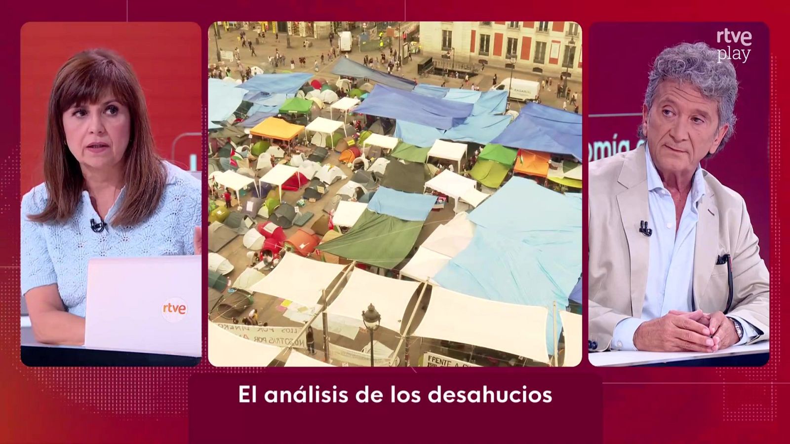 Captura de pantalla de RTVE con Ana Blanco y Carlos Herrera, mostrando un campamento urbano y el titular "El análisis de los desahucios".