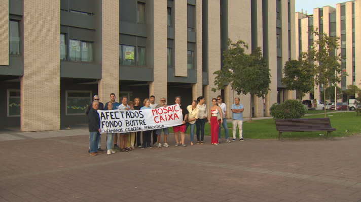 TeleCantabria - Vecinos de Hermanos Calderón continúan reclamando acciones