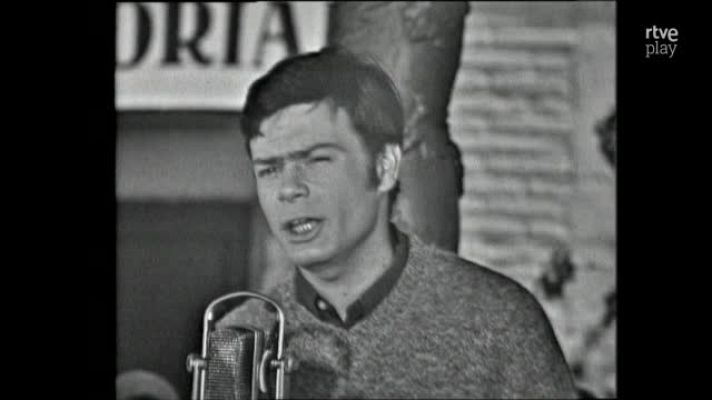 Programas y Concursos en el Archivo de RTVE - Andrés do Barro canta "O Tren" en Galas del Sábado (1970)
