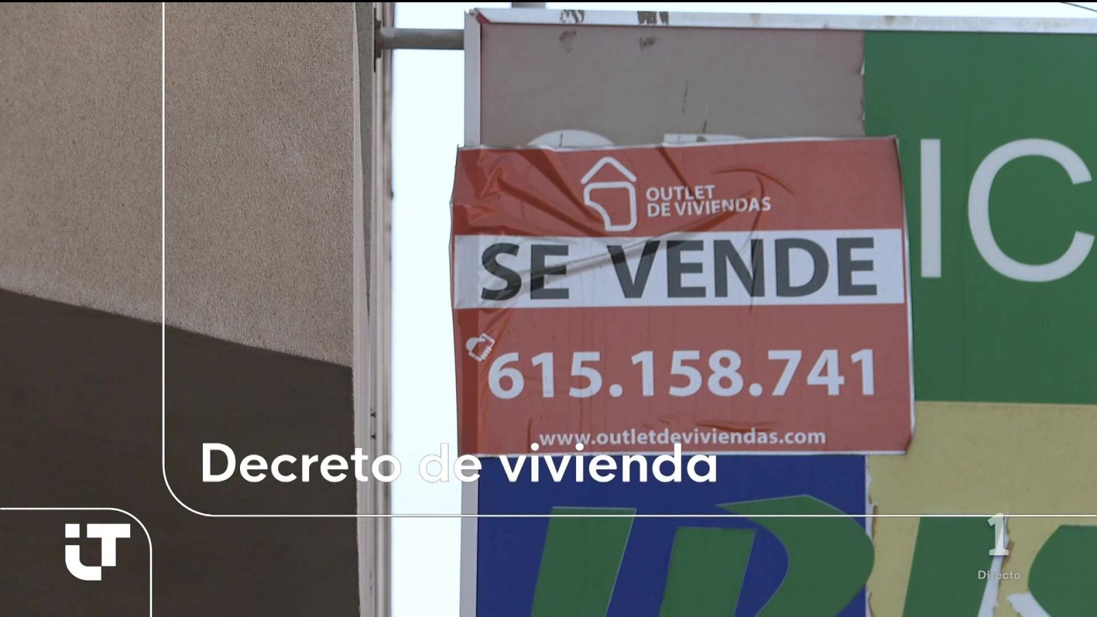 Captura de "Telecanarias" de RTVE que muestra un cartel rojo de "SE VENDE" con el teléfono 615.158.741 y un rótulo inferior con el texto "Decreto de vivienda".