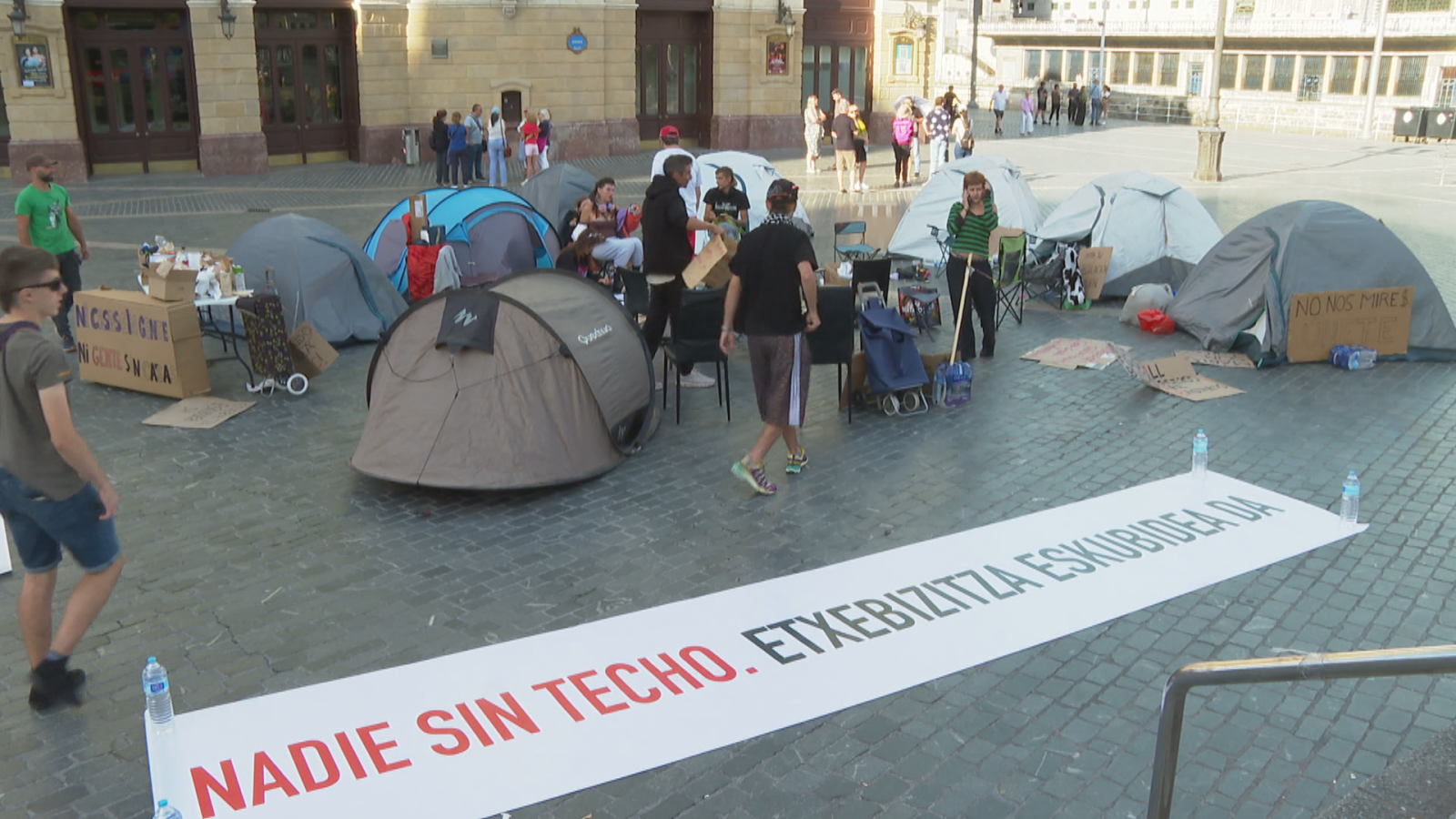 La acampada por el derecho a la vivienda está en la plaza del Arriaga, en Bilbao