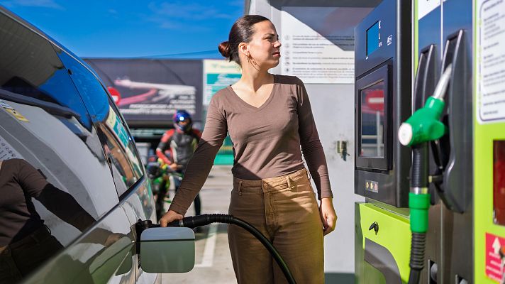 Telediario 1 - La inflación se dispara al 4,9% en septiembre, su nivel más alto desde 2023, por la subida de los carburantes