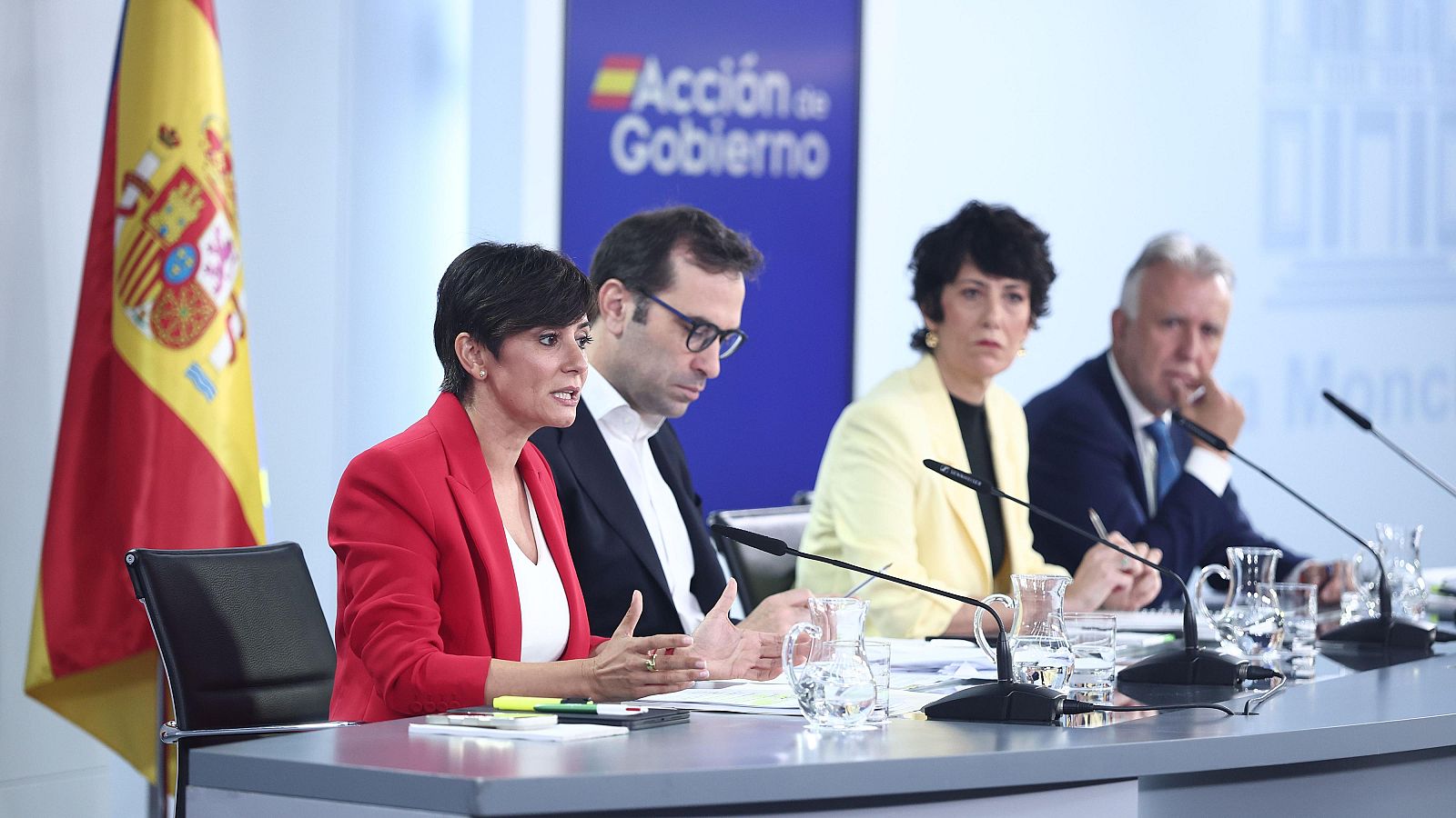 Los ministros Isabel Rodríguez, Carlos Cuerpo, Elma Saiz y Ángel Víctor Torres comparecen en una rueda de prensa en La Moncloa ante un panel con el lema "Acción de Gobierno".