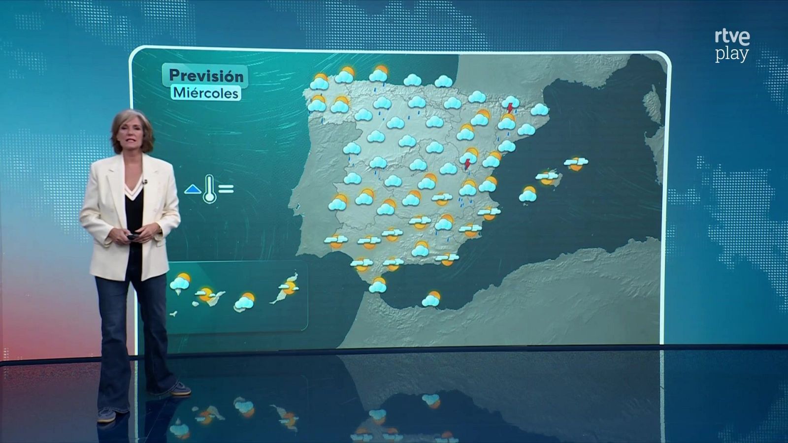 Silvia Laplana presenta el pronóstico del tiempo en RTVE frente a una pantalla con el mapa de España y el título 'Previsión Miércoles'.