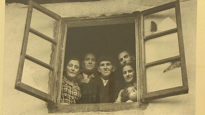 TeleCantabria - 100 años de Piedad Isla en la retrospectiva del CNFoto de Torrelavega