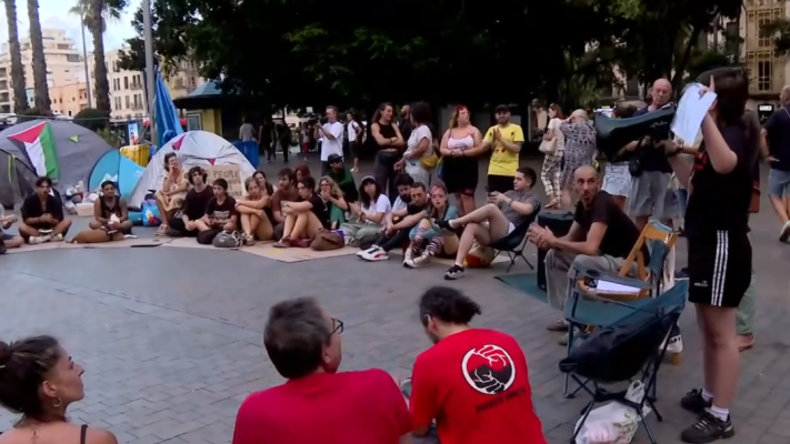 Informatiu Balear - Continua l'acampada per l'habitatge a Palma de Mallorca