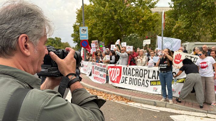 Noticias de Castilla y León - 200 personas se manifiestan en Valladolid contra las plantas de biogás