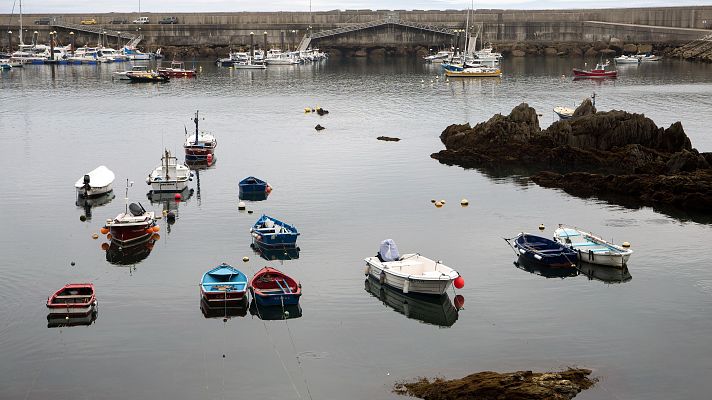  - El velero alemán varado en Cudillero espera ser reparado para continuar su vuelta al mundo