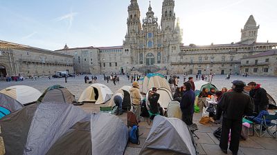 A acampada pola vivenda inst�lase no Obradoiro, en Santiago