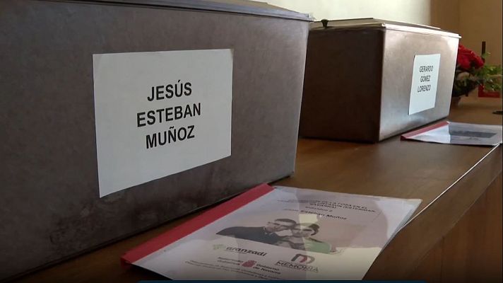 Telenavarra - Entrega de restos a familias de víctimas de las fosas de Urtasun y Leránoz