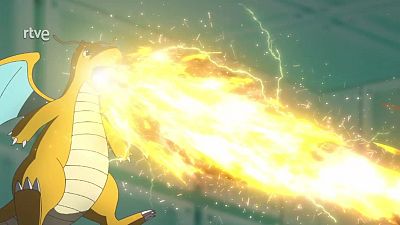 Dragonite de Pokémon expulsa una potente ráfaga luminosa de fuego y energía eléctrica en un espacio interior.