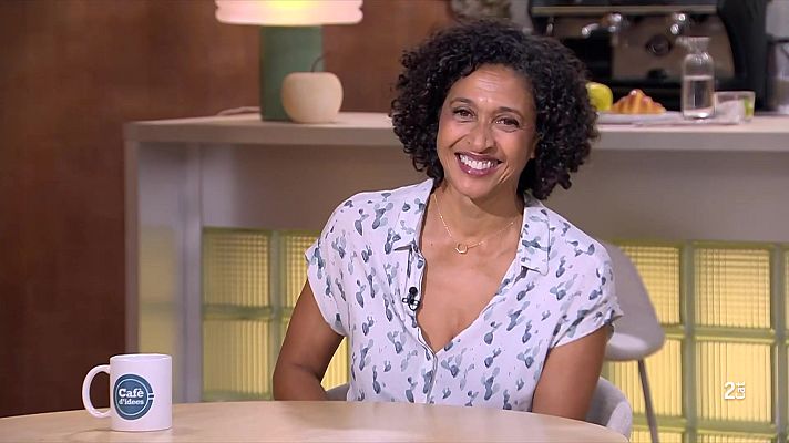 Cafè d'idees - Vicenta N'Dongo presenta 'Reina Roja: Loba Negra'
