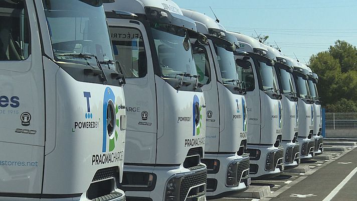 L'informatiu - Comunitat Valenciana - Mercavalencia pone en marcha el mayor centro de España de recarga para camiones eléctricos
