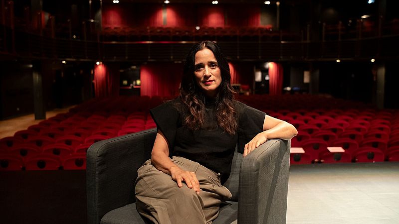 Julieta Venegas, retratada en un cine de Barcelona, para 'Página Dos'.