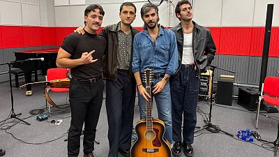 Arde Bogot� presenta "Manufacturas del Club de la Gente Sola" en directo
