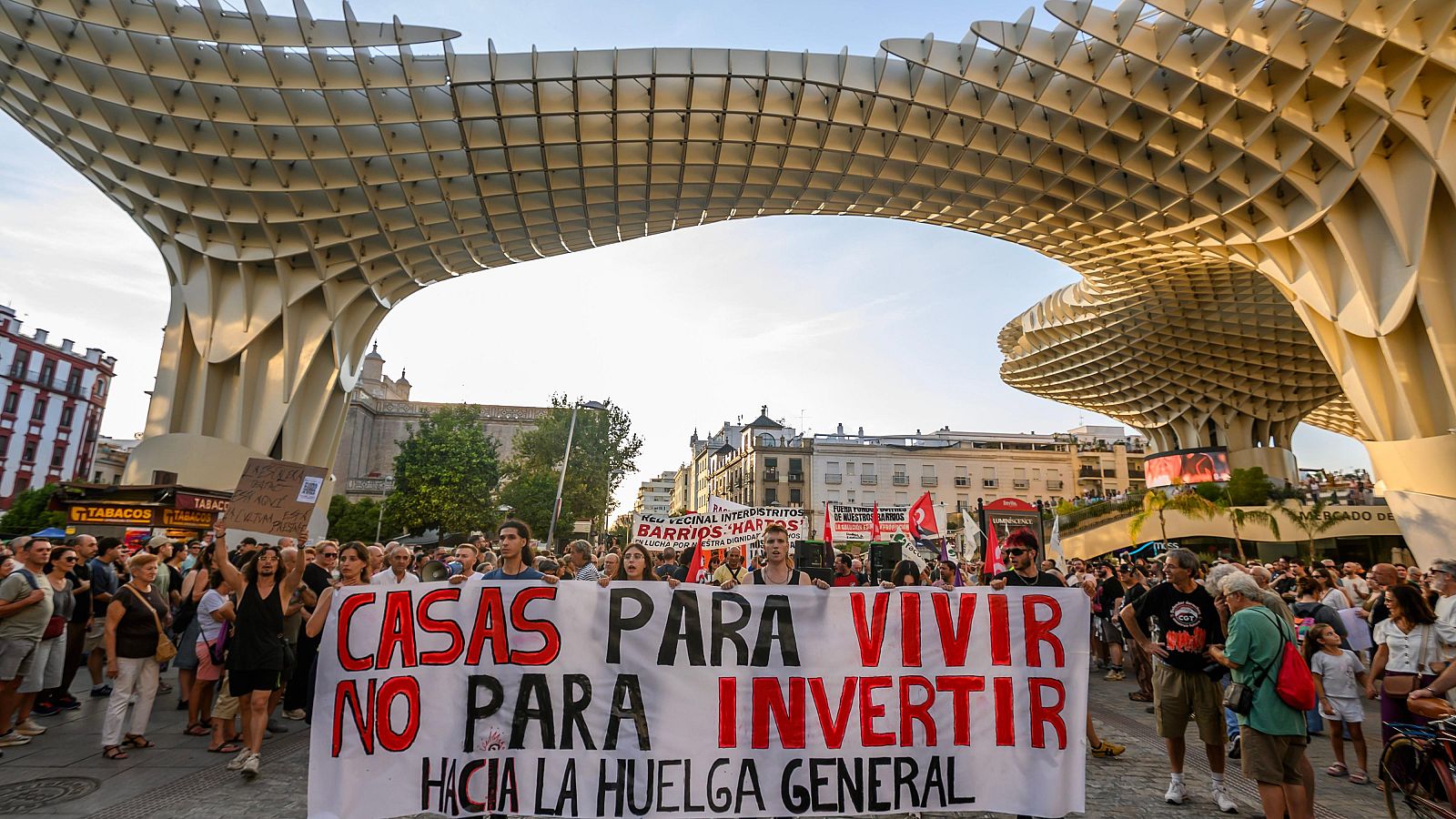 Las acampadas y manifestaciones por la vivienda se extienden por España