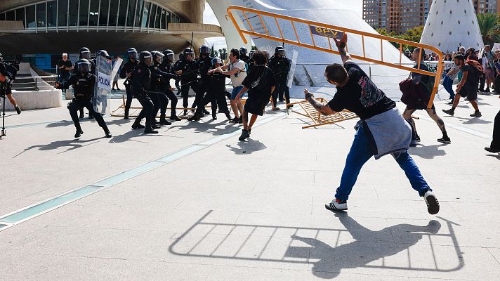 Fin de semana 24h - La manifestación por la vivienda en Valencia acaba con enfrentamientos con la policía en la Ciudad de las Artes